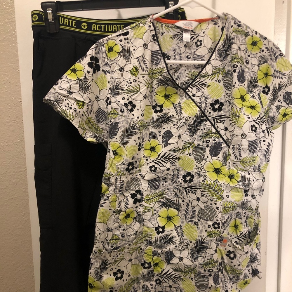 Scrub set